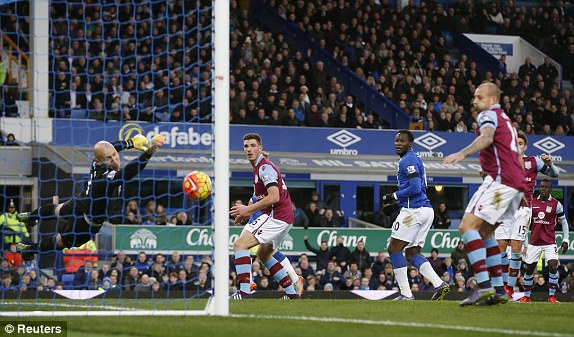 Lukaku watches his first goal go in (photo: reuters)