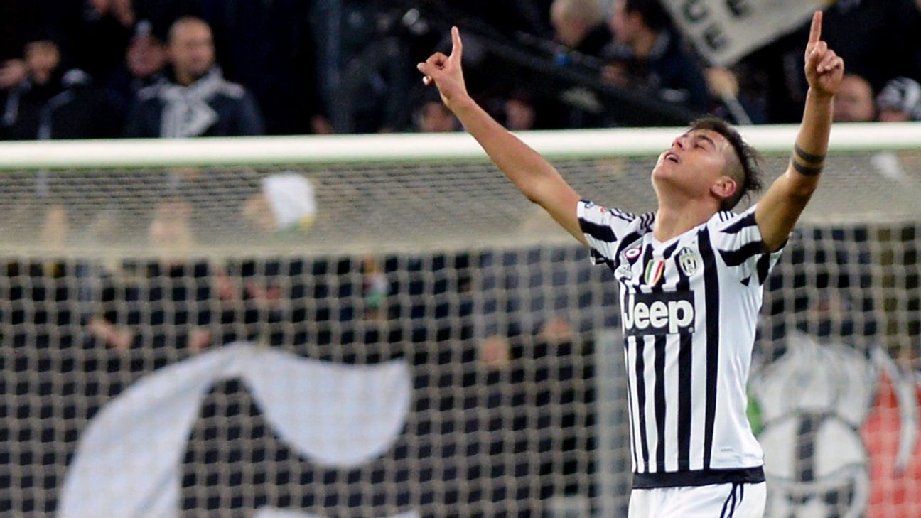 Dybala points to the sky in celebration (photo: reuters)