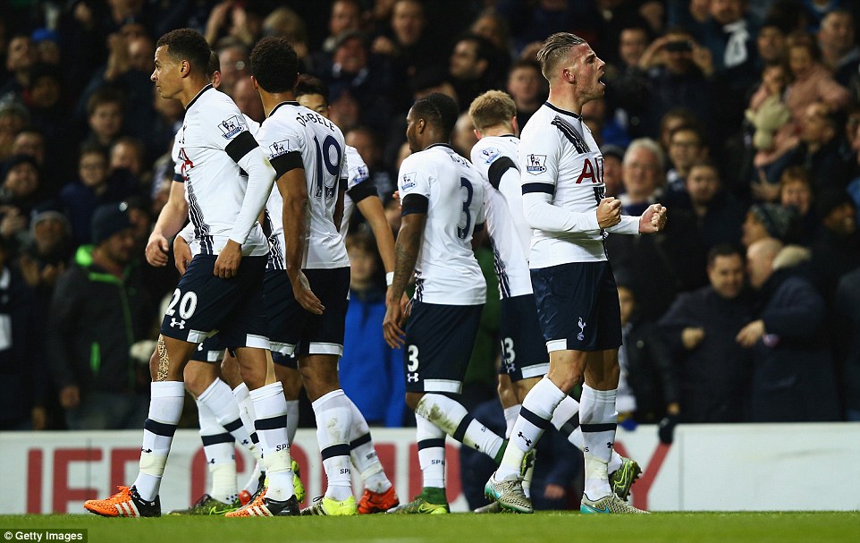 Spurs celebrate one of their first half goals (photo: getty)