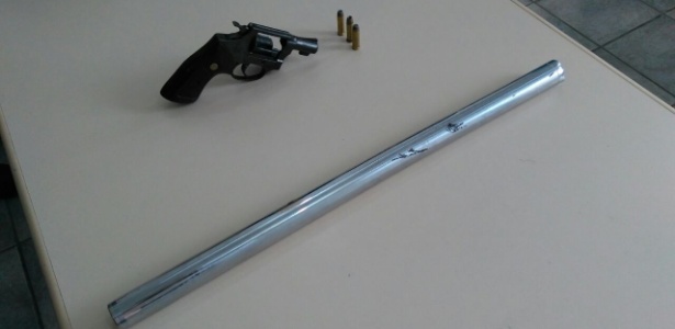 Revólver calibre 38 e barra de ferro foram apreendidos com integrantes da Bamor suspeitos de atirarem em torcedor organizado do Vitória