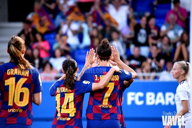 Jennifer Hermoso celebrando uno de sus goles junto a sus compañeras | Foto de Noelia Déniz, VAVEL