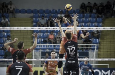 Farma Conde Vôlei São José vence Apan em Blumenau e assume a liderança da Superliga