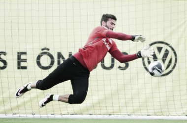Com saída definida para Roma, Alisson espera despedida com título gaúcho