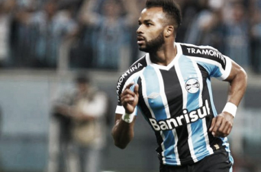 Fernandinho retorna com golaço e Grêmio vence Ypiranga em estreia tranquila