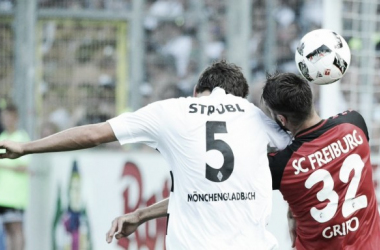 Mönchengladbach bate Freiburg no Borussia Park em jogo quente