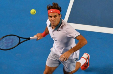 Federer avanza sólido en Australia