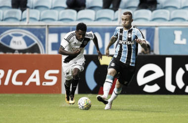 Opostos na tabela, desesperada Ponte Preta enfrenta Grêmio interessado em Libertadores