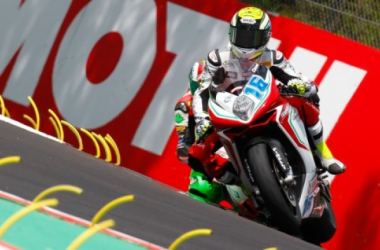 Supersport, Cluzel in Superpole a Imola