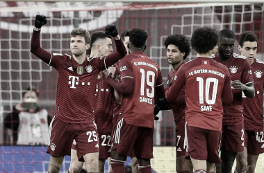 Lewandowski e Müller batem recordes, Bayern goleia Wolfsburg e segue no topo da Bundesliga