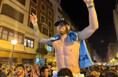 Los jugadores del Athletic celebran la Copa por las calles de Bilbao