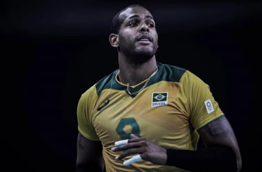 Leal sofre entorse no tornozelo no primeiro treinamento na arena do vôlei em Paris