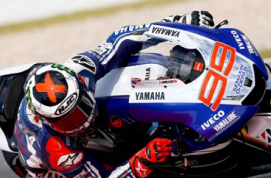 Lorenzo y Bradl dominan los libres en Brno