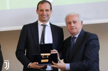 Panchina d&#039;oro, vince Allegri: &quot;Ringrazio i giocatori. Scudetto? Sarà Juve-Napoli fino alla fine&quot;