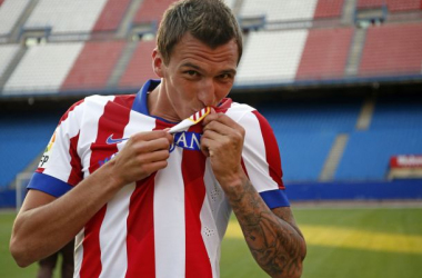 Y Mandzukic se besó el escudo