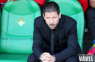 Simeone y el cuento de la hormiga rebelde