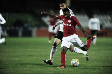 Coritiba e Internacional empatam no Couto Pereira em jogo movimentado