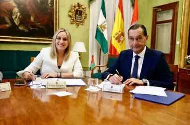 El Granada CF y el Ayuntamiento firman la renovación del convenio de uso de Los Cármenes 