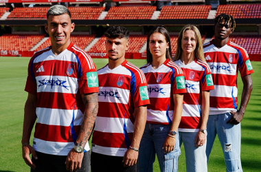 Una clásica primera equipación del Granada CF para la temporada 2024/25