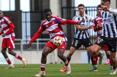 El Recreativo Granada encadena su tercera derrota tras caer contra la RB Linense 