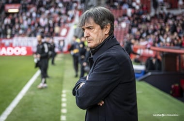 Pacheta en El Molinón| Foto: LaLiga Hypermotion 