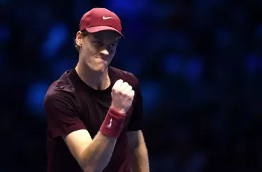 Sinner celebra un punto frente a Zverev. Reuters