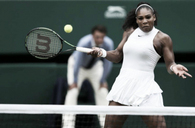 Serena Williams se estrena con victoria en Wimbledon