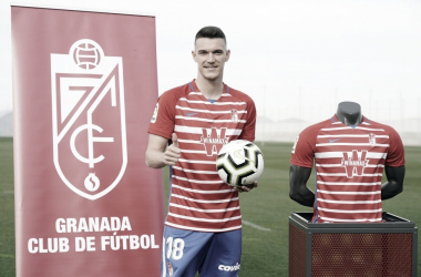 Adrián Marín debuta con el Granada CF en el partido frente al Levante