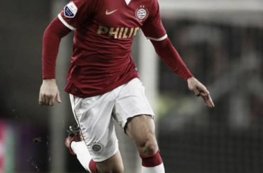 Santiago Arias renovó su contrato con el PSV