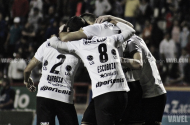 Jugadores de Dorados celebran el segundo gol del conjunto sinaloense. Fotografía: Nallely Calderón VAVEL México.