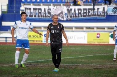 El Real Jaén no ve la luz ante el Marbella