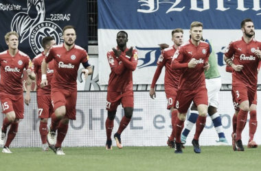 Holstein Kiel supera Duisburg fora de casa e assume liderança provisória da 2. Bundesliga