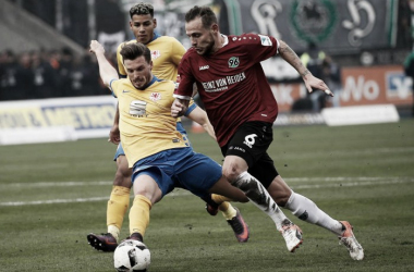 Em jogo de quatro gols, Braunschweig e Hannover empatam no Niedersachsen-Derby