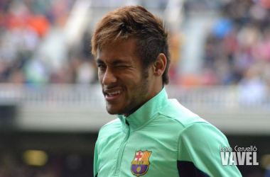 Neymar continúa su trabajo de recuperación en el entreno del equipo