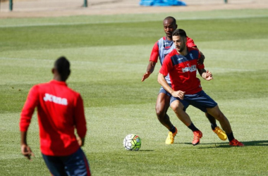 Edgar y Kelava, únicas novedades en la convocatoria para medirse a la Real Sociedad