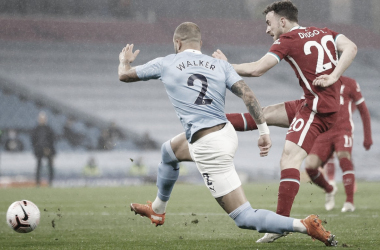 Com muita chuva e pênaltis, Manchester City e Liverpool empatam em clássico