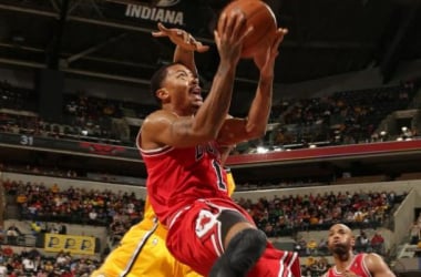 Rose regresa con victoria frente a Indiana