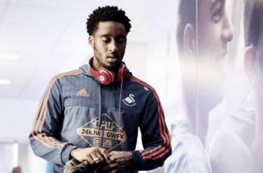 Leroy Fer keen to stay at Swansea