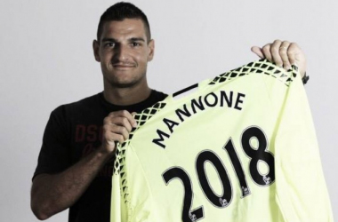 Vito Mannone signs new two-year deal with Sunderland