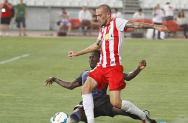 Aleix Vidal firma con el Sevilla hasta 2020