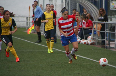 El Granada Femenino remonta al Atlético y suma su primera victoria