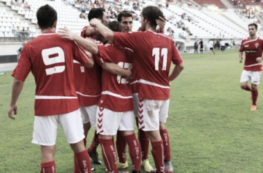 El Murcia gana de penalti en una tarde muy gris