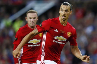 Ibrahimovic habla de Rooney y la competencia en el Manchester United