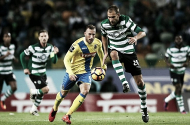 Sporting vence para seguir la estela de Benfica y Porto