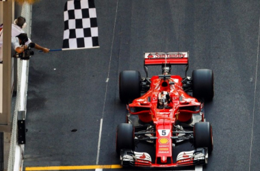 Sebastien Vettel supera Kimi Raikkonen nos boxes e vence o GP de Mônaco