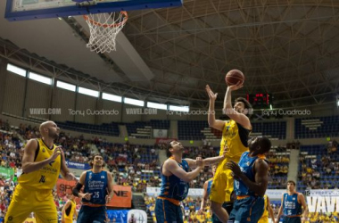 Fotografías e imágenes del Iberostar Tenerife - Valencia Basket, jornada 32 de la Liga Endesa