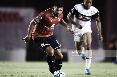 FIJA. Romero(adelante) estará desde el minuto cero en la tarde del sábado. Foto: Getty images