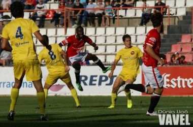 El Nàstic sigue a la suya contra un Olot que opuso resistencia