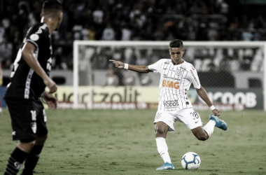 Diego Souza encerra jejum, e Botafogo vence Corinthians