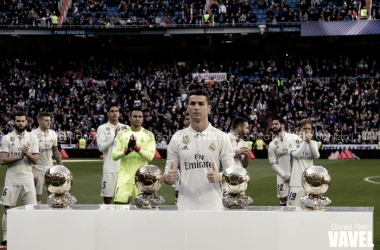 Cristiano presenta su cuarto balón de oro al Bernabéu