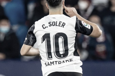 Carlos Soler celebra su doblete ante el Levante UD | Foto: Valencia CF